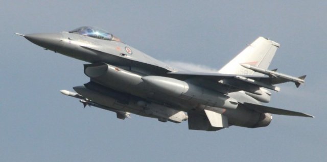 f16-009