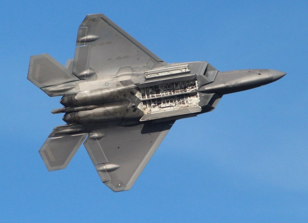 f22-001