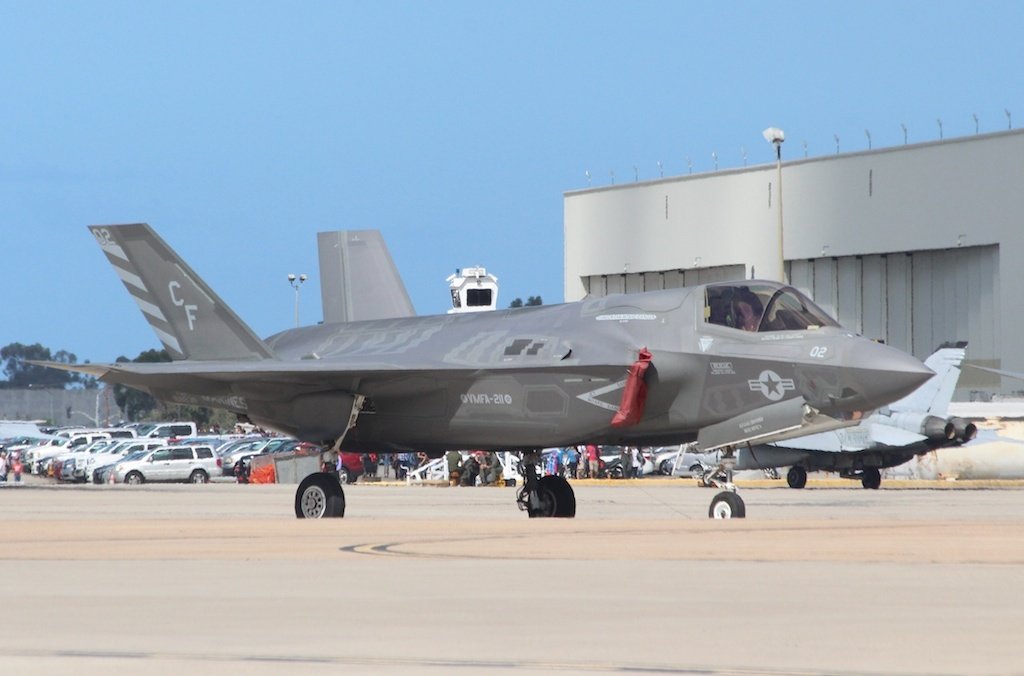 f35-002