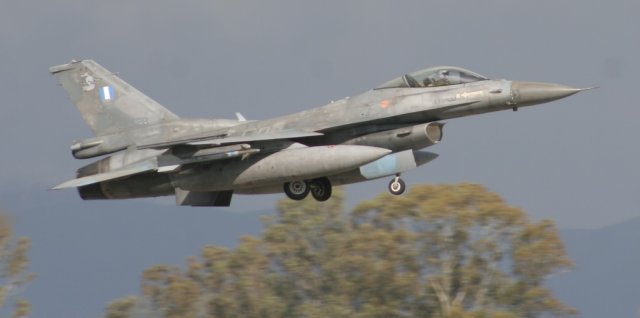 f16-002