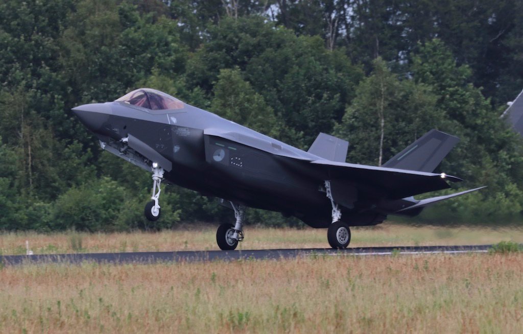 f35-003