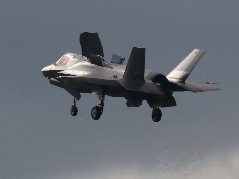 f35-002