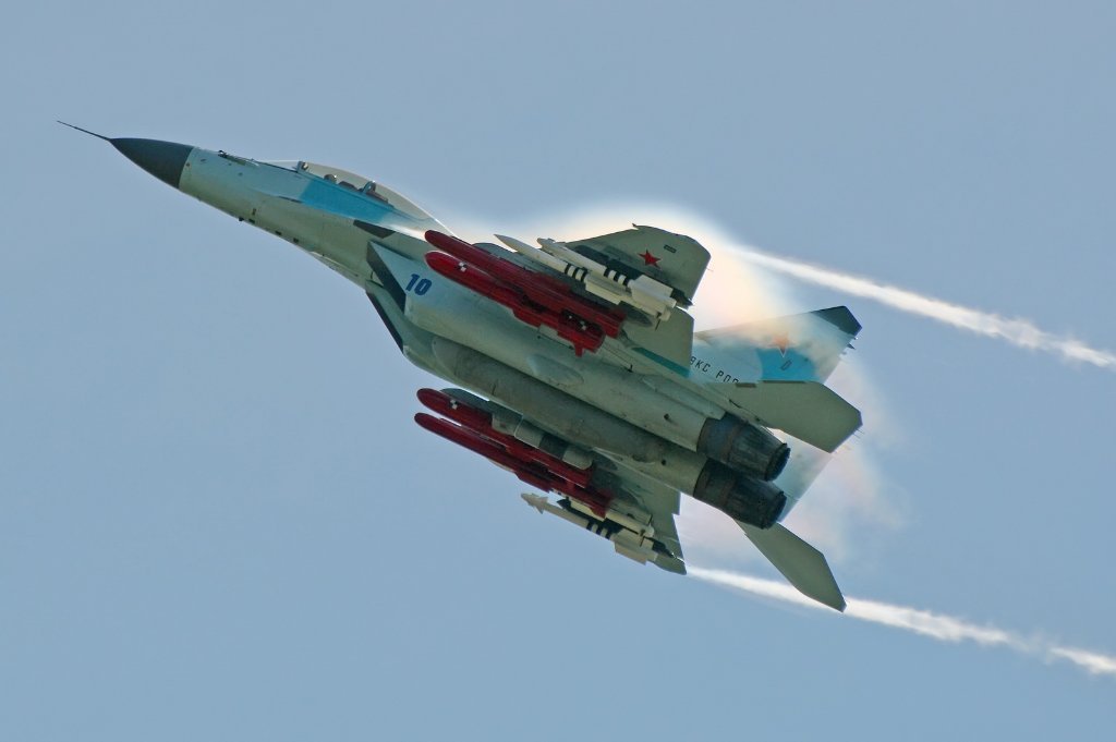 MiG-35 ‘10 Blue’ makes a demo flight with Kh-38 and Kh-59 ASMs
