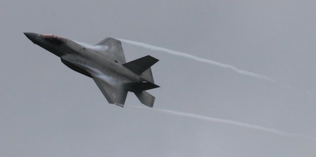 f35-017