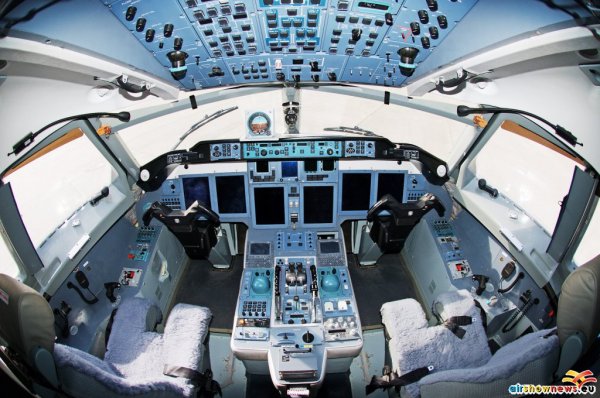 Tupolev Tu-204SM cockpit