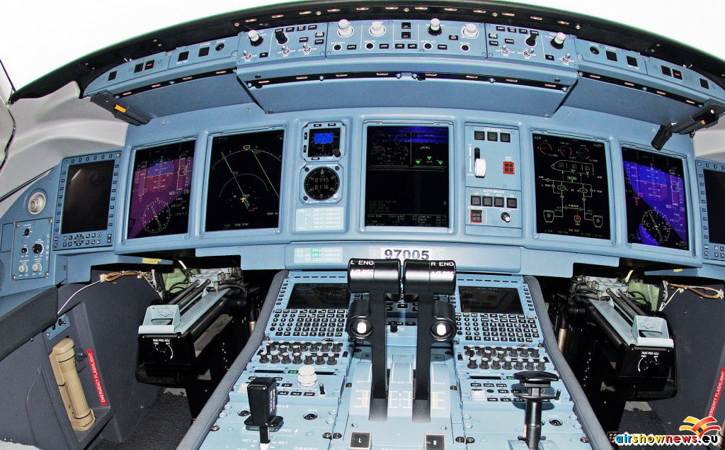 Sukhoi Superjet SSJ100 cockpit