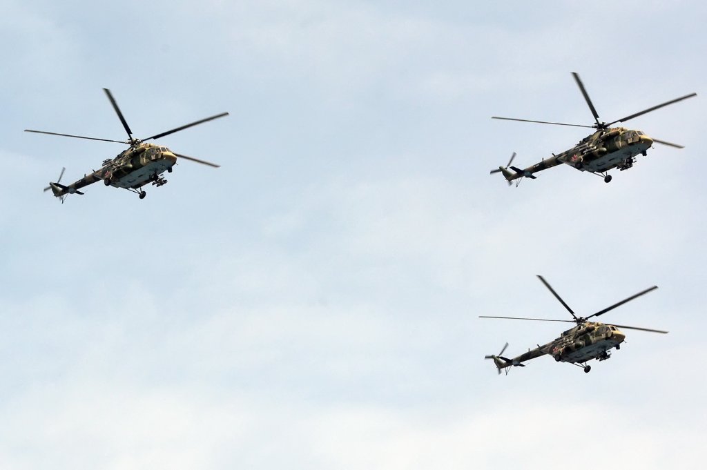 Mi-8AMTSh ‘54 Red’/RF-91418, ‘56 Red’/RF-04472 and ‘52 Red’/RF-91210