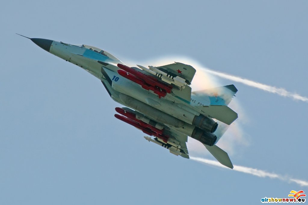 MiG-35 ‘10 Blue’ makes a demo flight with Kh-38 and Kh-59 ASMs