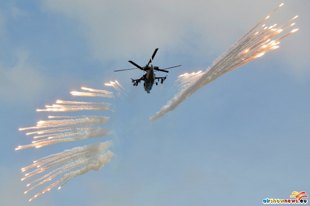 Ka-52 ‘89 Red’/RF-13428 fires a volley of IRCM flares