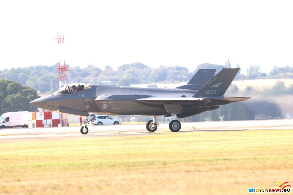 F35-003