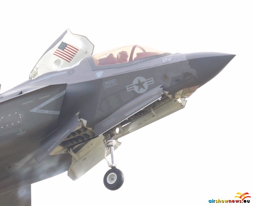 f35-015