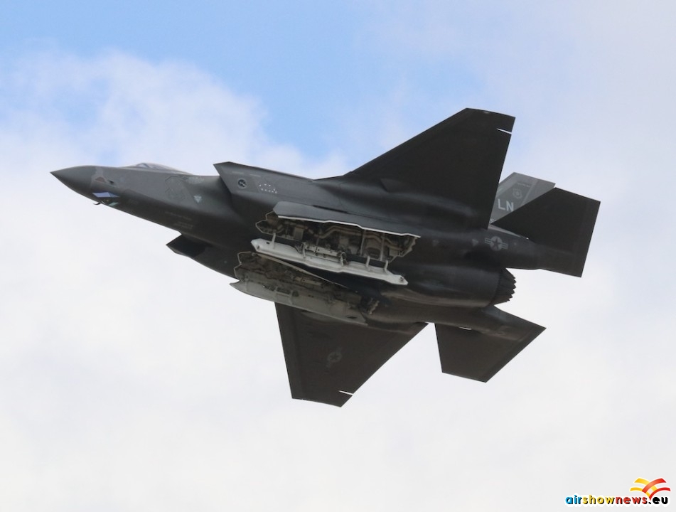F35-001