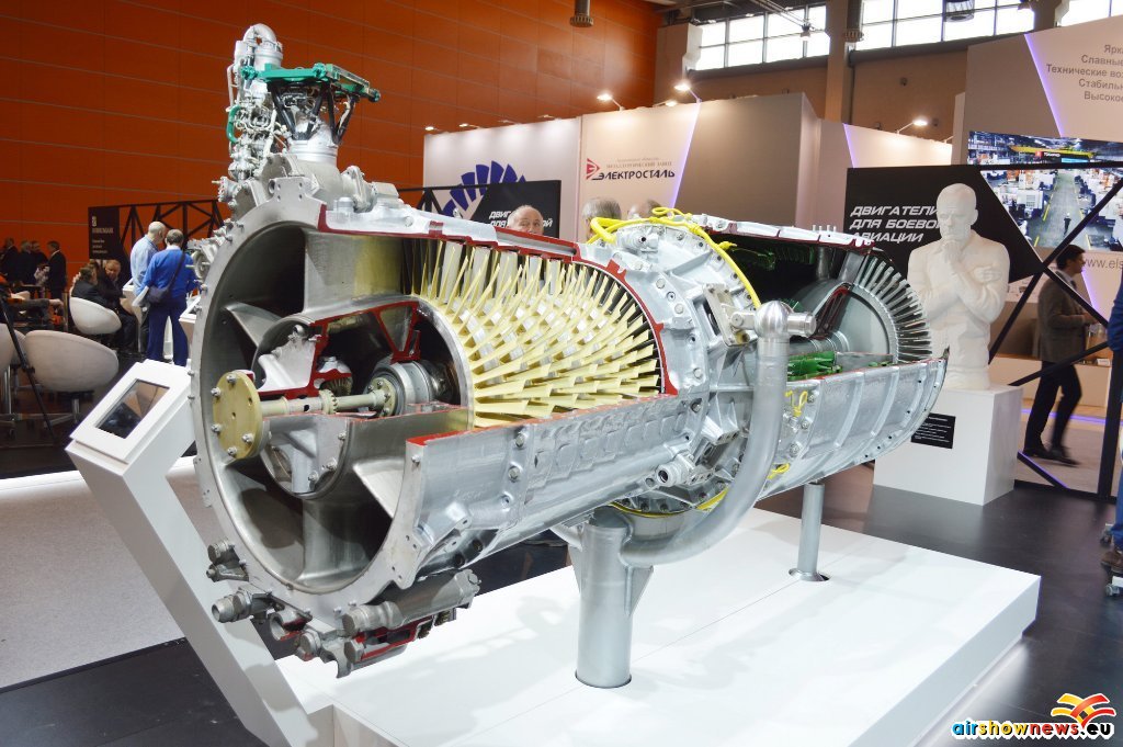 A cutaway TR-1 turbojet, with the bust of Arkhip M. Lyul’ka in the background