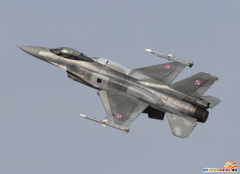 f16-003