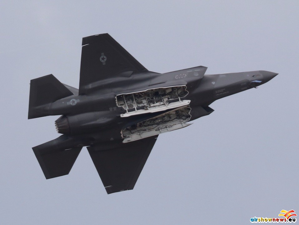 f35-001