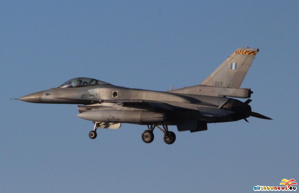 f16-002