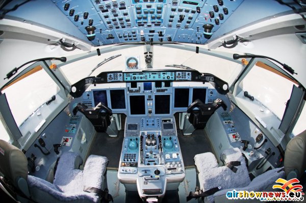 Tupolev Tu-204SM cockpit