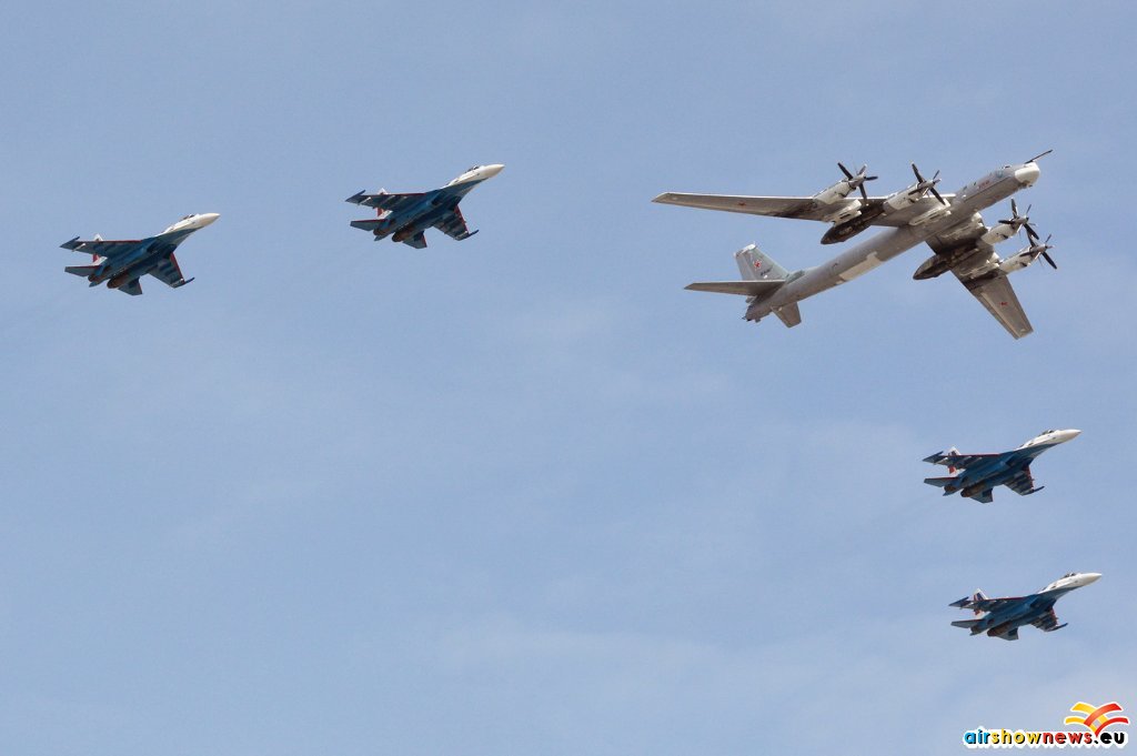 Tu-95MS ‘04 Red’/RF-94182 ‘Kurgan’ escorted by Su-35Ss ‘50 Blue’, ‘57 Blue’/RF-95907, ‘51 Blue’ and ‘52 Blue’