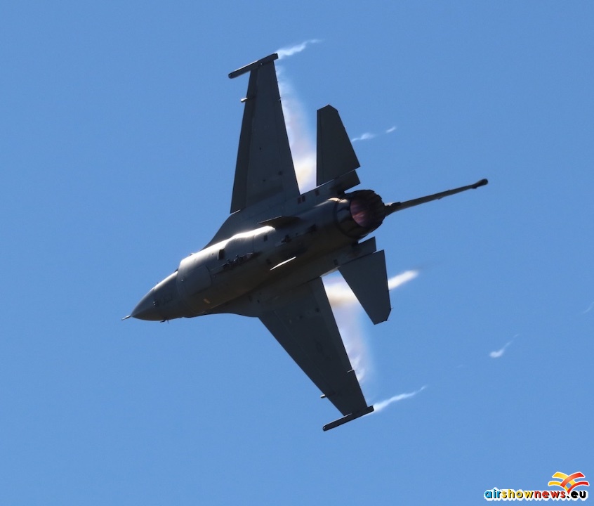 f16-002